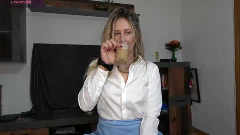 adelllee online show from November 5, 2025, 10:48 am