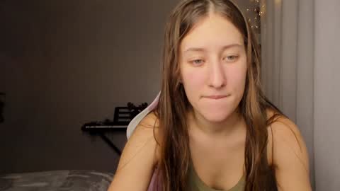 Snapshot of adellqueen chatting on December 22, 2024, 10:36 pm Adell online show from December 22, 2024, 10:36 pm