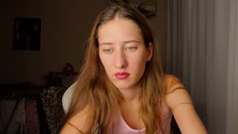 Snapshot of adellqueen chatting on September 18, 2025, 9:39 pm Adell online show from September 18, 2025, 9:39 pm