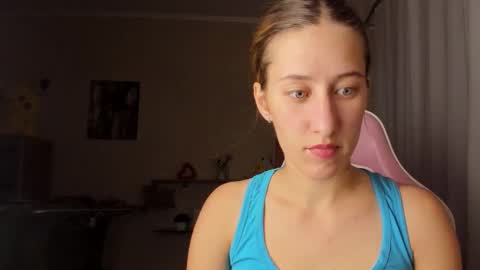 Snapshot of adellqueen chatting on September 20, 2025, 9:38 pm Adell online show from September 20, 2025, 9:38 pm