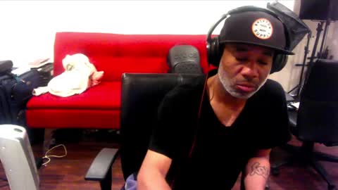 adick_ting online show from December 26, 2024, 2:33 am