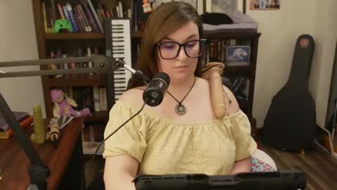 adobe_angel304 online show from January 3, 2025, 2:10 am