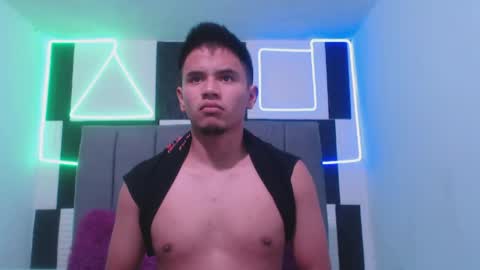 adonis_latin_19 online show from April 18, 2026, 4:05 am