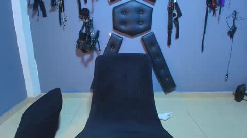 adonisdios online show from December 17, 2025, 12:16 am