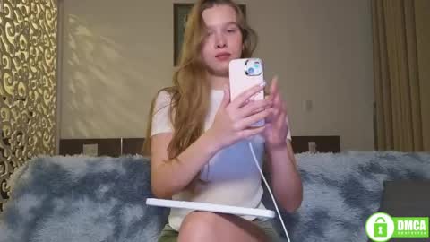 Snapshot of adorielle chatting on May 25, 2026, 12:55 pm Lia online show from May 25, 2026, 12:55 pm