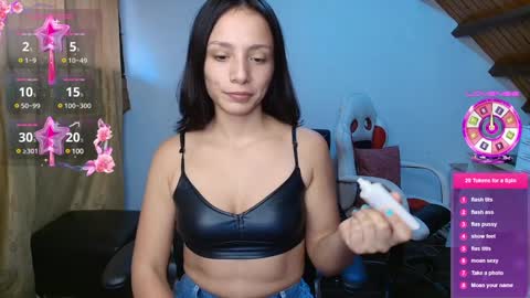 Snapshot of adri_miller chatting on January 5, 2025, 1:04 pm adri miller online show from January 5, 2025, 1:04 pm