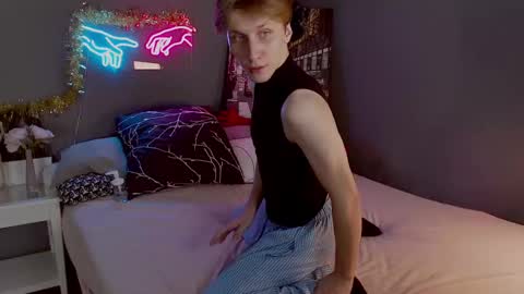 Snapshot of adrian_di chatting on December 8, 2024, 2:19 pm Adrian online show from December 8, 2024, 2:19 pm