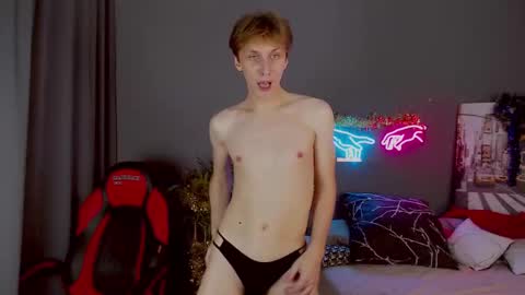 Snapshot of adrian_di chatting on December 8, 2024, 8:25 pm Adrian online show from December 8, 2024, 8:25 pm