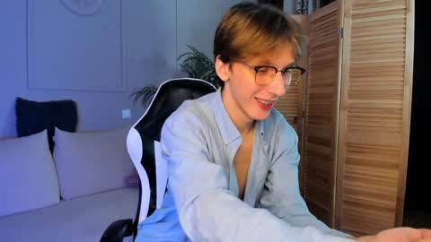 Snapshot of adrian_di chatting on December 9, 2024, 7:18 pm Adrian online show from December 9, 2024, 7:18 pm