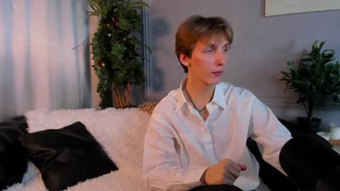 Snapshot of adrian_di chatting on December 17, 2024, 6:53 pm Adrian online show from December 17, 2024, 6:53 pm