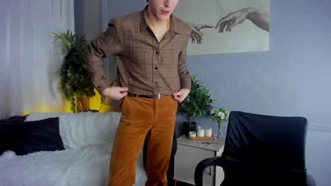 Snapshot of adrian_di chatting on December 19, 2024, 4:24 pm Adrian online show from December 19, 2024, 4:24 pm