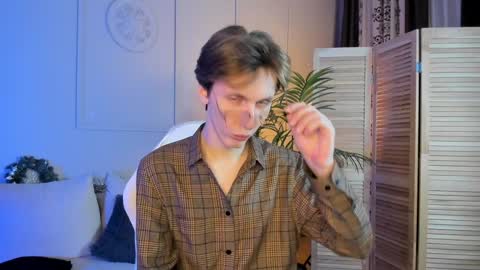 Snapshot of adrian_di chatting on December 21, 2024, 5:03 am Adrian online show from December 21, 2024, 5:03 am
