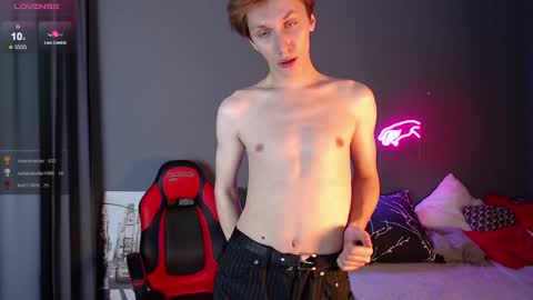 Snapshot of adrian_di chatting on December 28, 2024, 9:20 am Adrian online show from December 28, 2024, 9:20 am