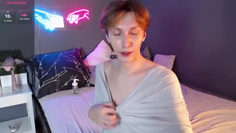 Snapshot of adrian_di chatting on December 29, 2024, 9:06 am Adrian online show from December 29, 2024, 9:06 am