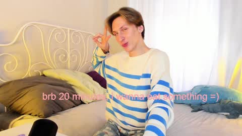 Snapshot of adrian_di chatting on January 5, 2025, 9:26 am Adrian online show from January 5, 2025, 9:26 am