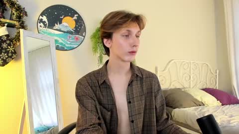 Snapshot of adrian_di chatting on January 8, 2025, 9:32 am Adrian online show from January 8, 2025, 9:32 am