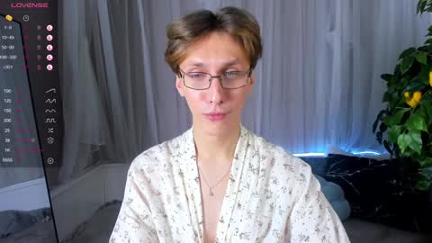 Snapshot of adrian_di chatting on January 25, 2025, 4:35 pm Adrian online show from January 25, 2025, 4:35 pm