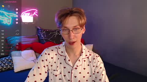 Snapshot of adrian_di chatting on January 28, 2025, 7:32 pm Adrian online show from January 28, 2025, 7:32 pm
