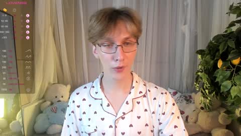 Snapshot of adrian_di chatting on January 30, 2025, 7:04 pm Adrian online show from January 30, 2025, 7:04 pm