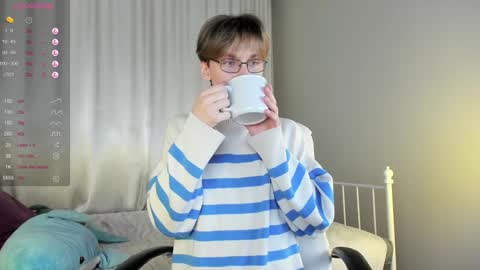 Snapshot of adrian_di chatting on February 6, 2025, 4:14 pm Adrian online show from February 6, 2025, 4:14 pm