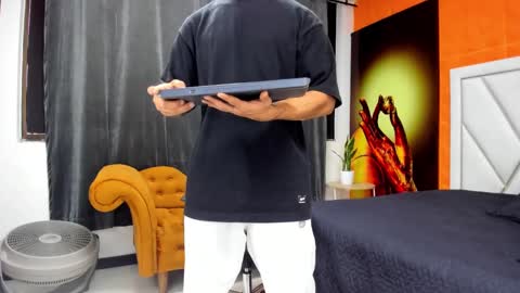   online show from November 17, 2025, 5:52 pm