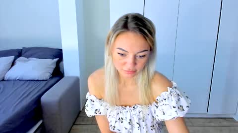 Adriana online show from May 10, 2026, 11:59 am