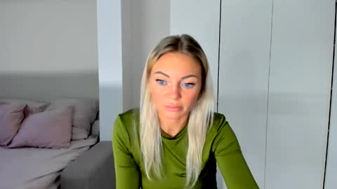 Adriana online show from May 16, 2026, 6:54 am
