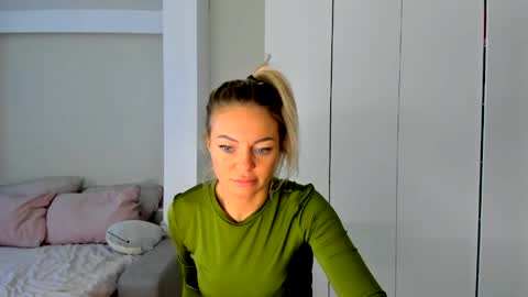 Adriana online show from May 17, 2026, 6:22 am