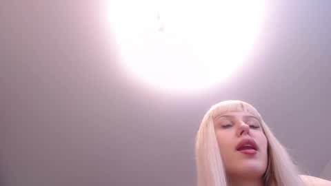 Adriana online show from February 4, 2026, 7:09 pm