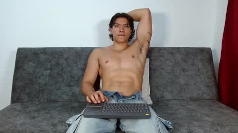 Snapshot of adriel_escalante chatting on October 23, 2025, 2:11 am adriel_escalante online show from October 23, 2025, 2:11 am