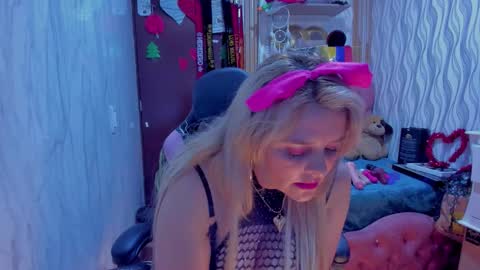 adriiana_fox_ online show from February 3, 2026, 6:02 pm