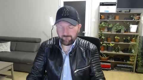 Snapshot of adultwebcamdatabase chatting on February 1, 2026, 7:34 pm Felix84 online show from February 1, 2026, 7:34 pm