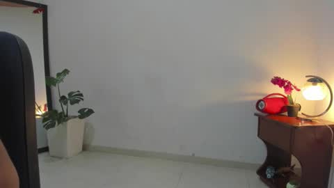 Lorena online show from November 7, 2025, 3:34 pm