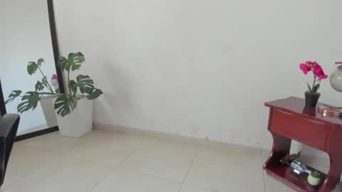 Lorena online show from November 18, 2025, 2:43 pm