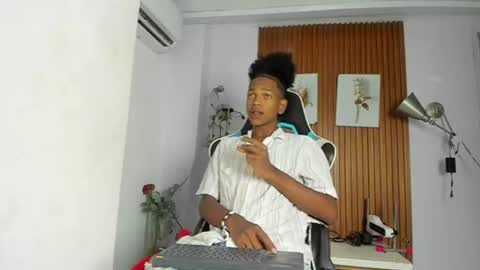 afrowayuu online show from June 15, 2026, 5:26 pm