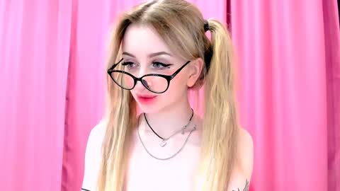 Snapshot of agatahowak chatting on January 26, 2025, 4:20 pm Arina online show from January 26, 2025, 4:20 pm