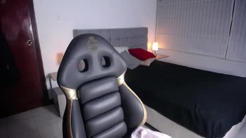 Agatha Bellucci  online show from October 28, 2025, 4:31 pm