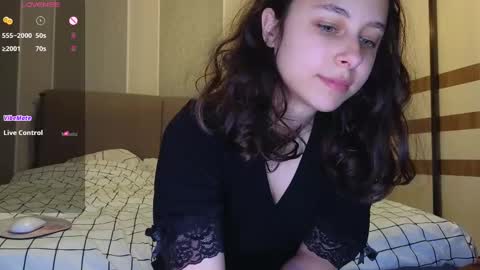 Snapshot of agatha_lynn chatting on February 20, 2025, 3:52 pm hi Im Agatha nice to meet you online show from February 20, 2025, 3:52 pm
