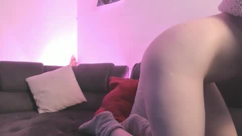 Camila     2 online show from December 18, 2025, 1:11 am