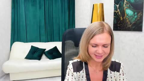 Snapshot of agathaklouin chatting on December 3, 2024, 7:22 pm Agatha online show from December 3, 2024, 7:22 pm