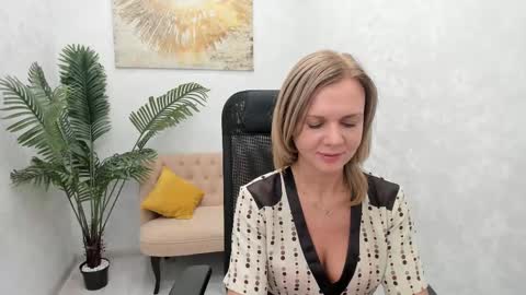 Snapshot of agathaklouin chatting on December 6, 2024, 1:40 am Agatha online show from December 6, 2024, 1:40 am