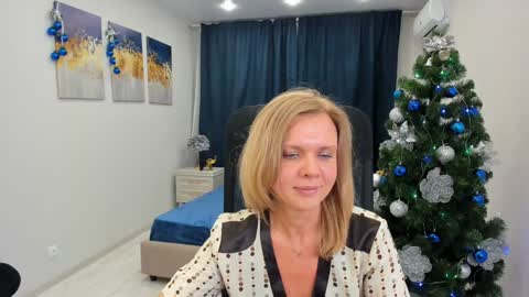 Snapshot of agathaklouin chatting on December 27, 2024, 2:04 am Agatha online show from December 27, 2024, 2:04 am
