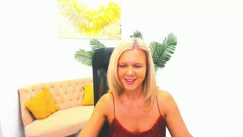 Snapshot of agathaklouin chatting on February 11, 2025, 10:28 pm Agatha online show from February 11, 2025, 10:28 pm