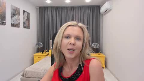 Snapshot of agathaklouin chatting on February 22, 2025, 10:18 am Agatha online show from February 22, 2025, 10:18 am