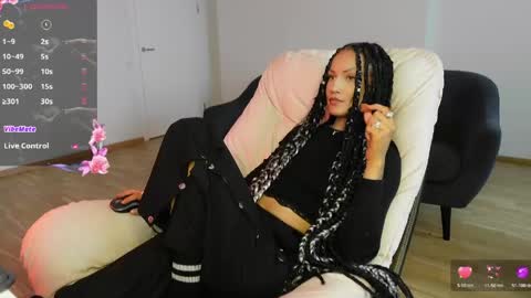 Agelina Lilly Laura online show from May 19, 2026, 9:26 am