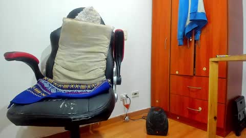 Agustin online show from December 6, 2024, 12:12 am