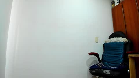 Agustin online show from February 26, 2025, 8:33 pm