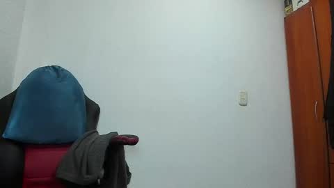 Agustin online show from November 23, 2025, 6:41 pm