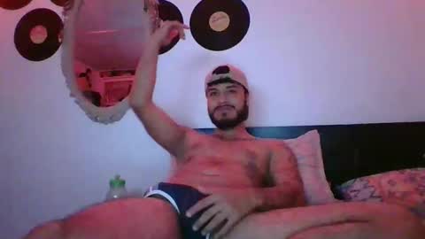 Agustin online show from December 18, 2025, 2:06 am