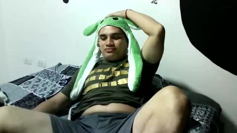Snapshot of ahntony__69 chatting on January 19, 2025, 4:33 am ahntony  69 online show from January 19, 2025, 4:33 am